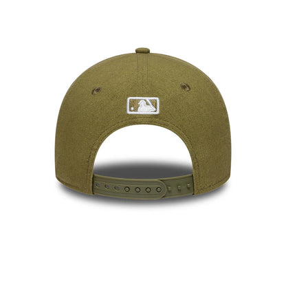 Pictured is this MLB Linen LA Dodgers 9FORTY M-Crown cap in Dark Green. 4