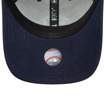Pictured is this MLB Linen New York Yankees 9FORTY M-Crown cap in navy. 5