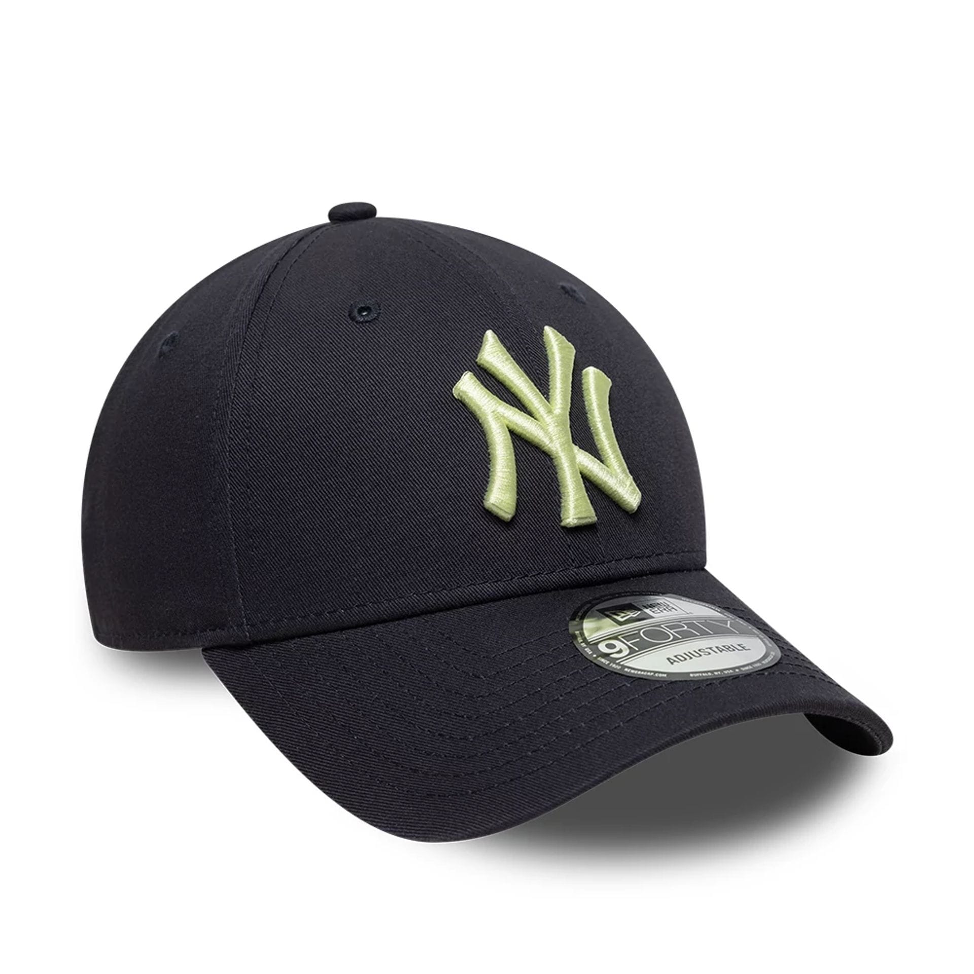 Pictured is this MLB League Essential New York Yankees 9FORTY cap in navy. 3