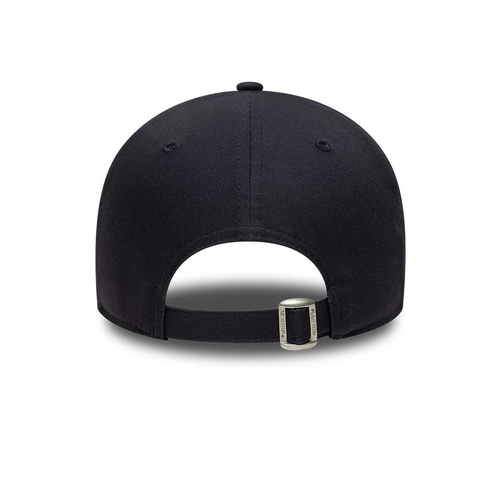 Pictured is this MLB League Essential New York Yankees 9FORTY cap in navy. 4