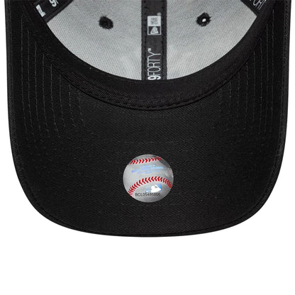 Pictured is this Youth MLB Icon New York Yankees 9FORTY cap in black. 5