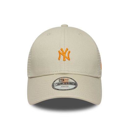 Pictured is this Youth MLB Homefield New York Yankees 9FORTY Trucker cap in Cream. 2