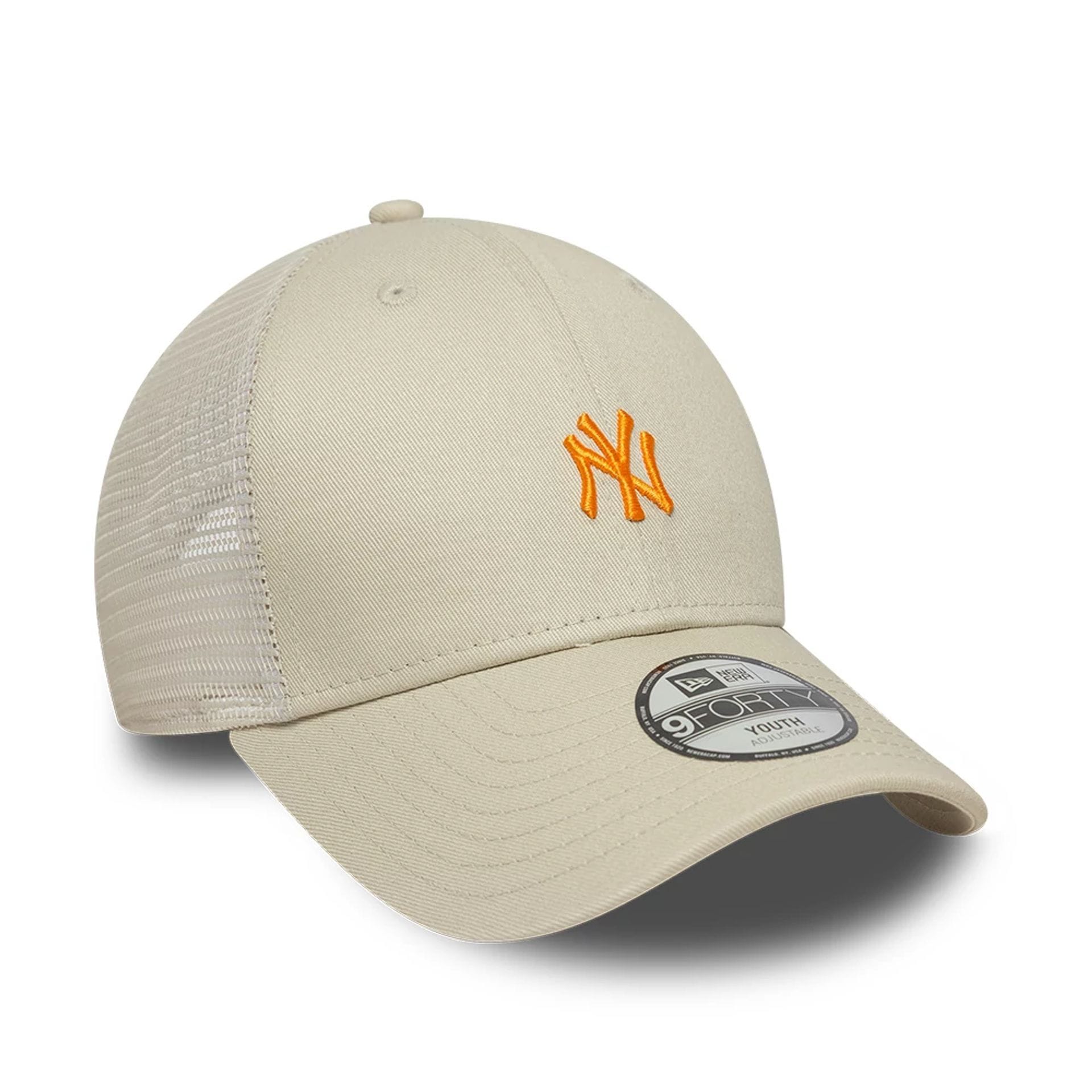 Pictured is this Youth MLB Homefield New York Yankees 9FORTY Trucker cap in Cream. 3