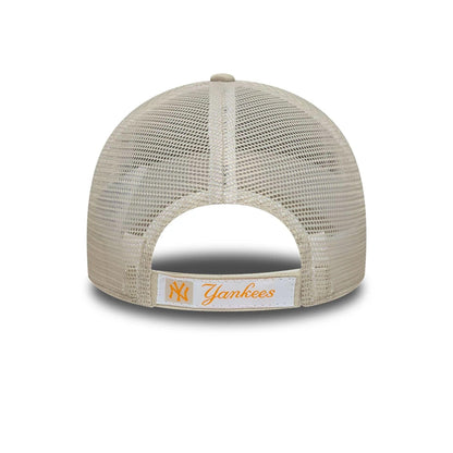 Pictured is this Youth MLB Homefield New York Yankees 9FORTY Trucker cap in Cream. 4