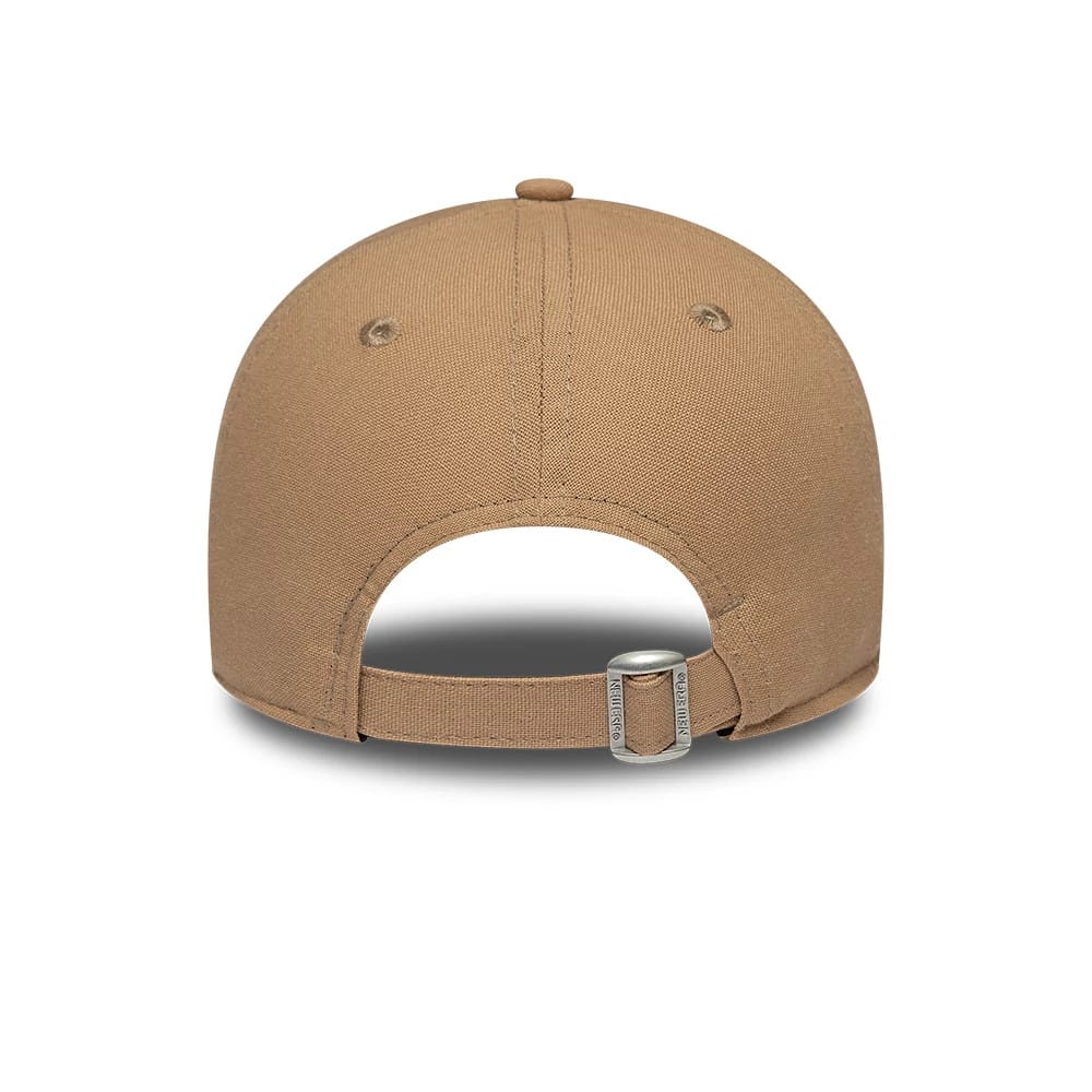 Pictured is this Womens MLB Linen LA Dodgers 9FORTY cap in Dark Beige. 4