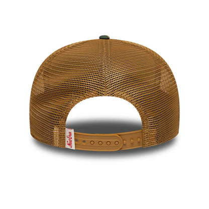 Pictured is this New Era Duck Camo 9FIFTY Snapback cap in beige. 4