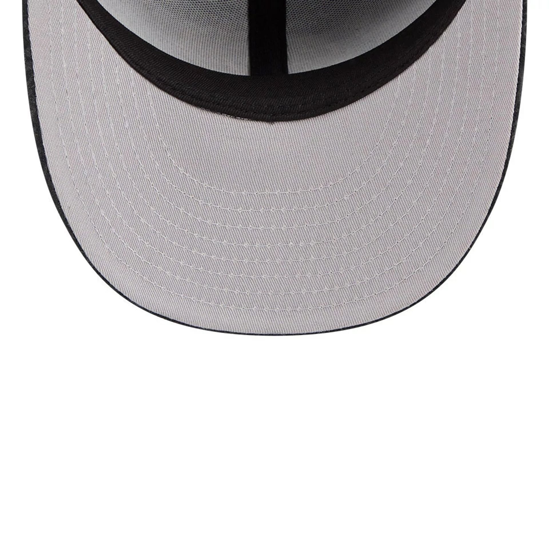 Pictured is this NBA Brushed Cotton New York Knicks 59FIFTY Fitted cap in black. 2