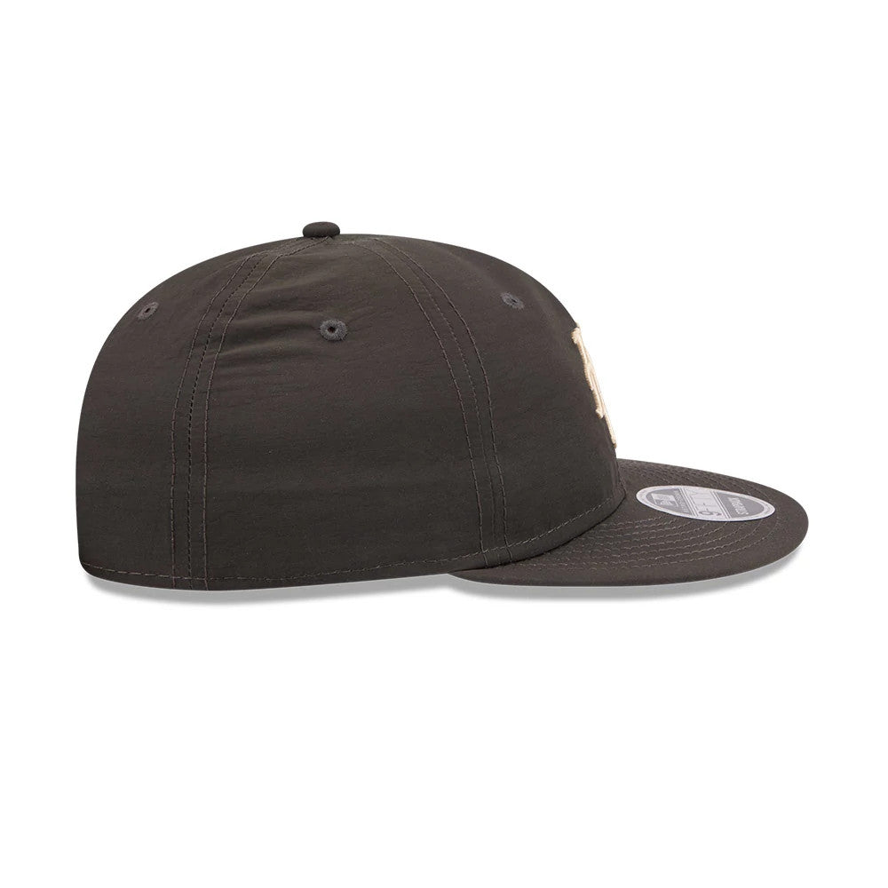 Pictured is this MLB Nylon New York Mets Retro Crown 9FIFTY cap in black. 7