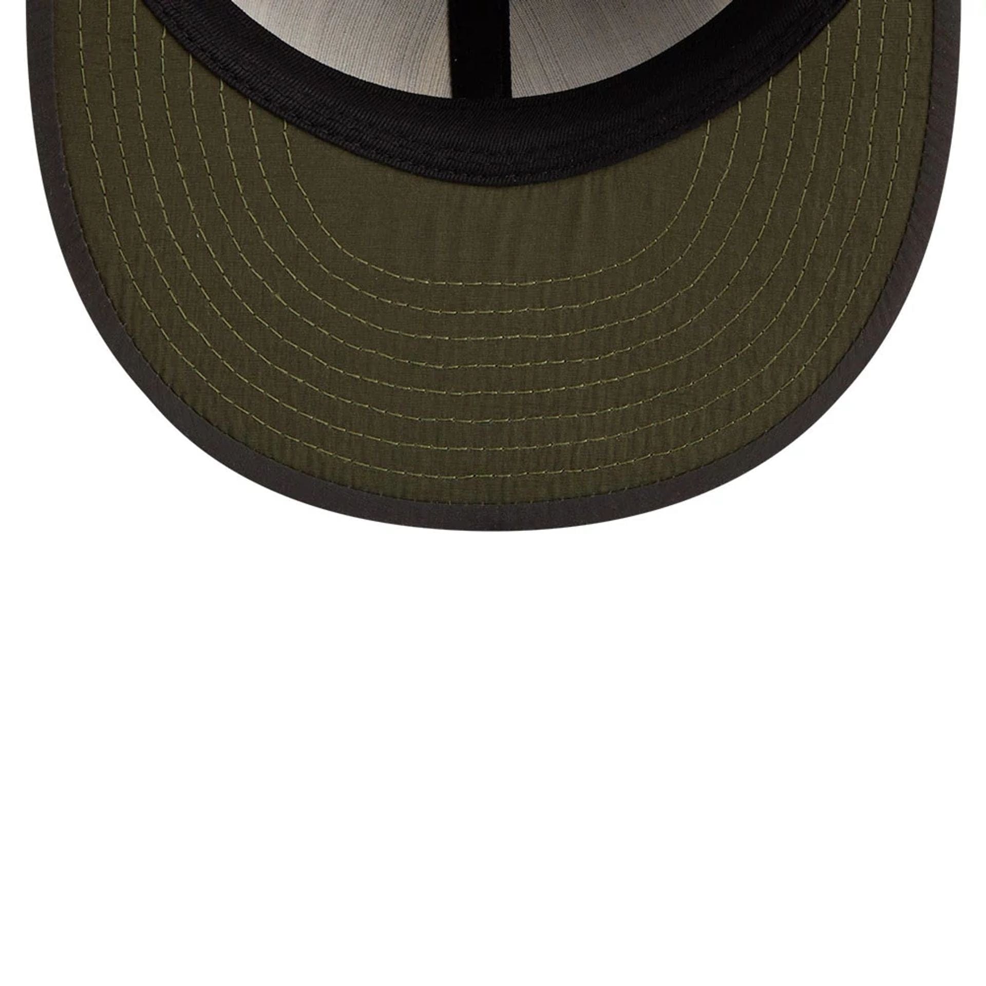 Pictured is this MLB Nylon Chicago White Sox Retro Crown 9FIFTY cap in black. 7