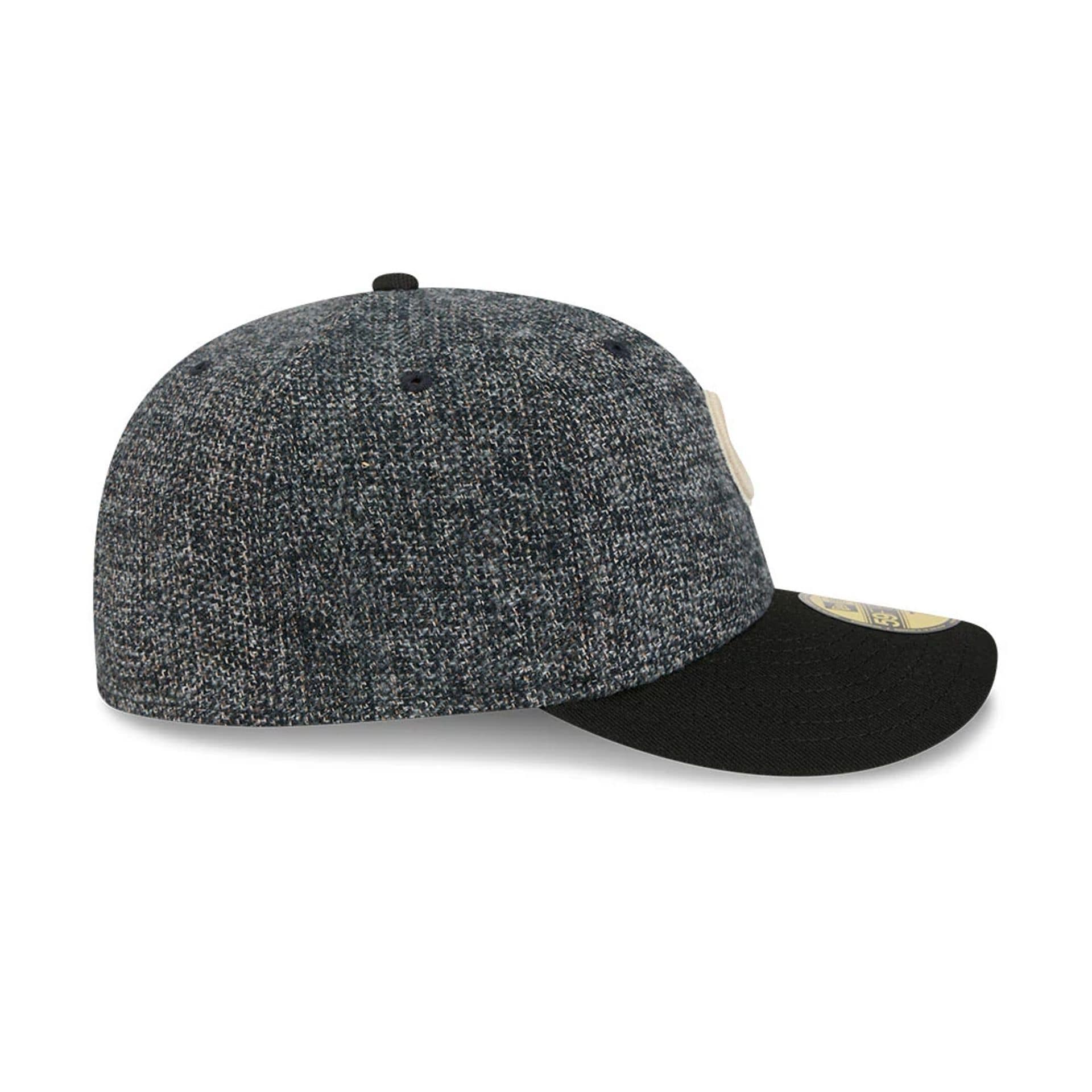 Pictured is this MLB Tweedy Cotton Chicago Cubs 59FIFTY Fitted cap in black. 6