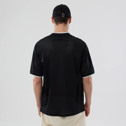 The model is wearing this NBA Mesh Brooklyn Nets Oversized T-Shirt in black. 2