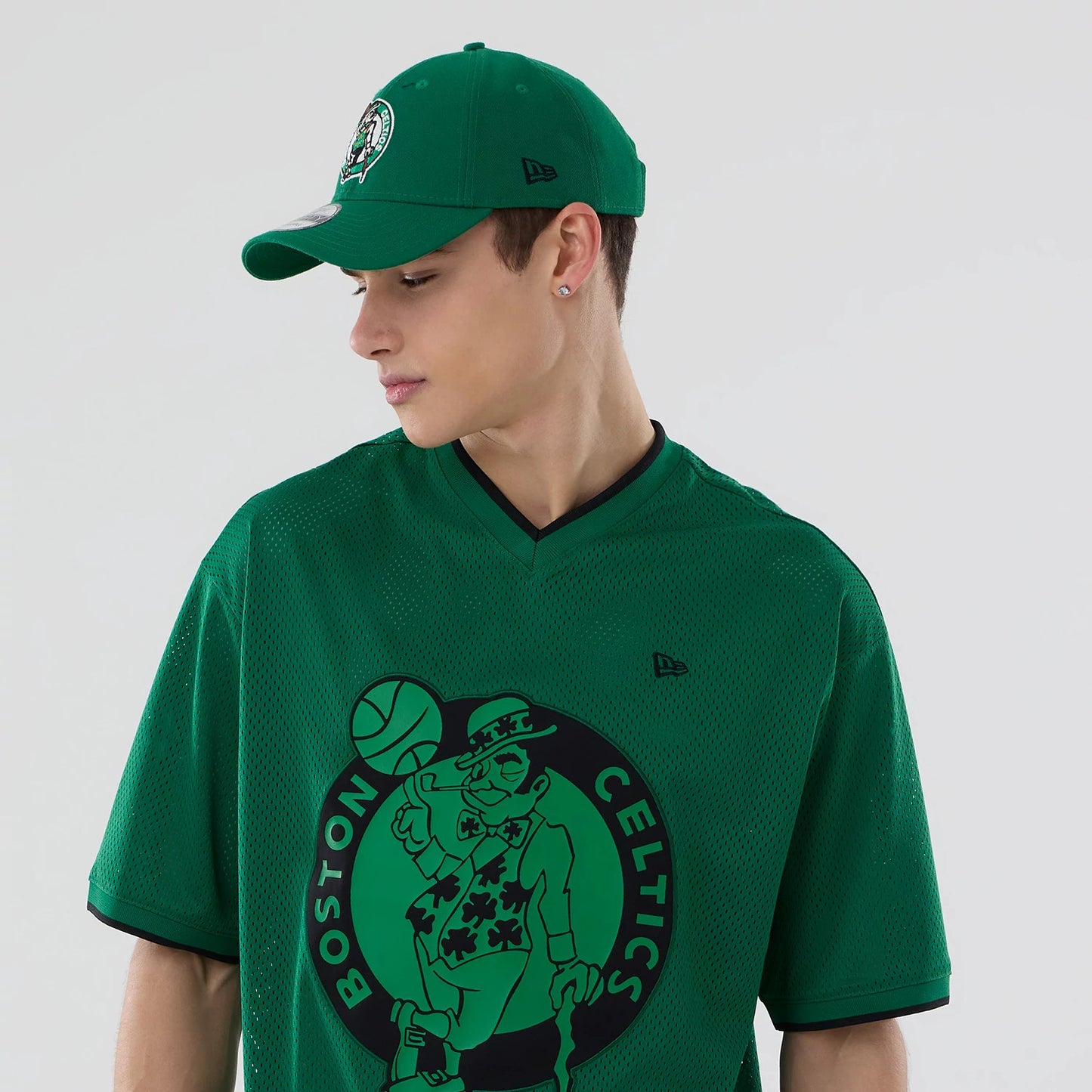 The model is wearing this NBA Mesh Boston Celtics Oversized T-Shirt in green. 6