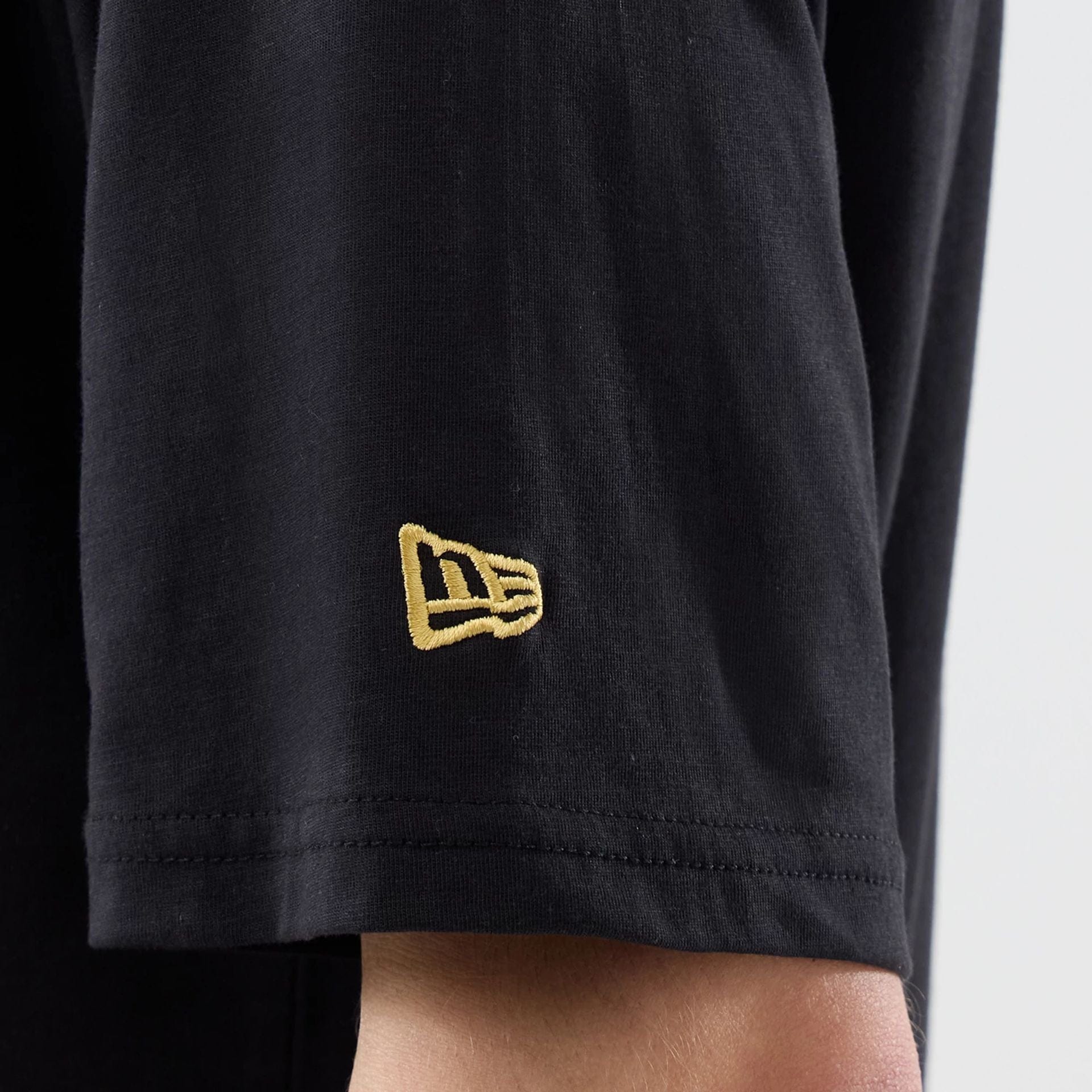 The model is wearing this New Era Sticker Dubai Oversized T-Shirt in black. 5