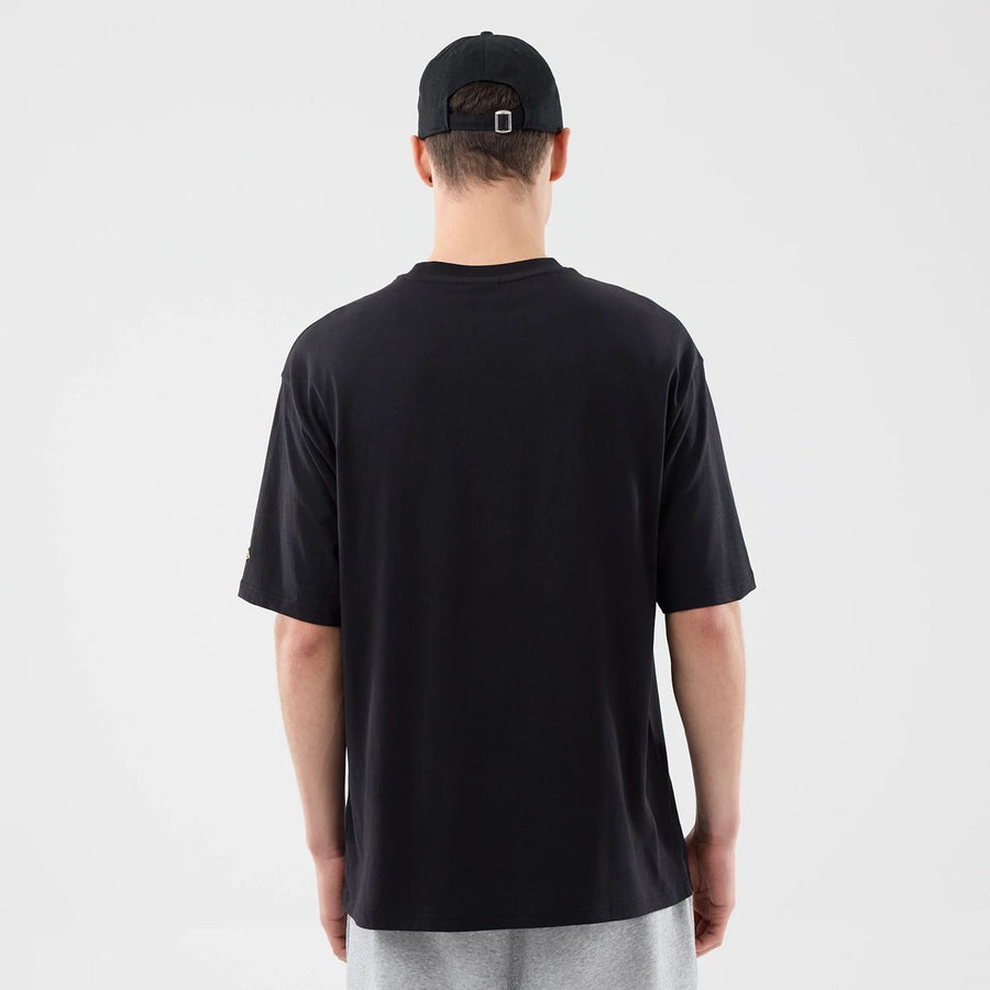 The model is wearing this New Era Sticker Dubai Oversized T-Shirt in black. 2