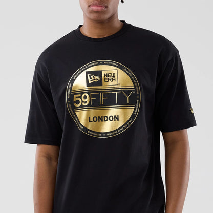 The model is wearing this New Era Sticker London Oversized T-Shirt in black. 4
