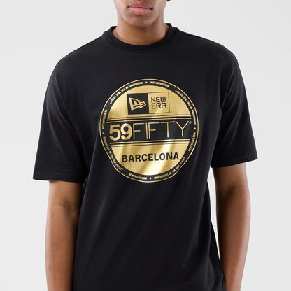 The model is wearing this New Era Sticker Barcelona Oversized T-Shirt in black. 4