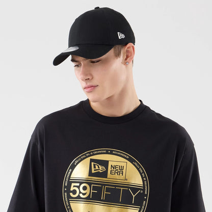 The model is wearing this New Era Sticker Lisbon Oversized T-Shirt in black. 6