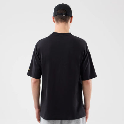 The model is wearing this New Era Sticker Lisbon Oversized T-Shirt in black. 2