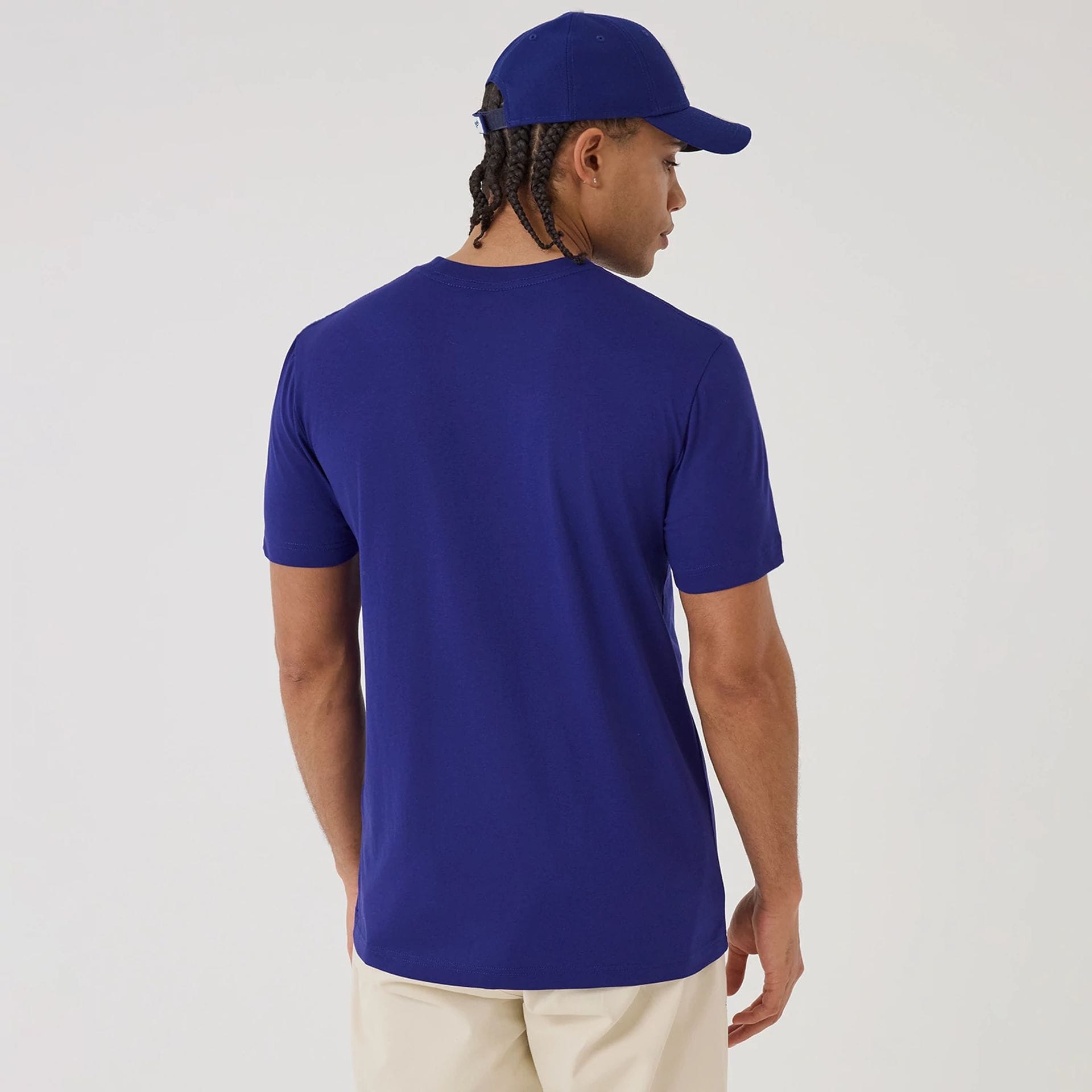 The model is wearing this MLB X Looney Tunes LA Dodgers T-Shirt in dark blue. 2