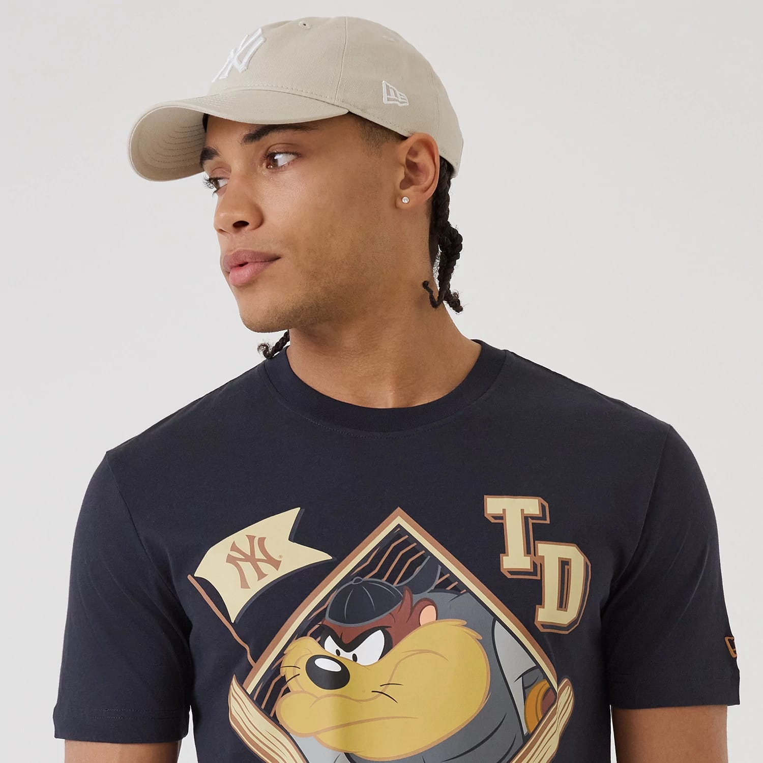 The model is wearing this MLB X Looney Tunes New York Yankees T-Shirt in navy. 6