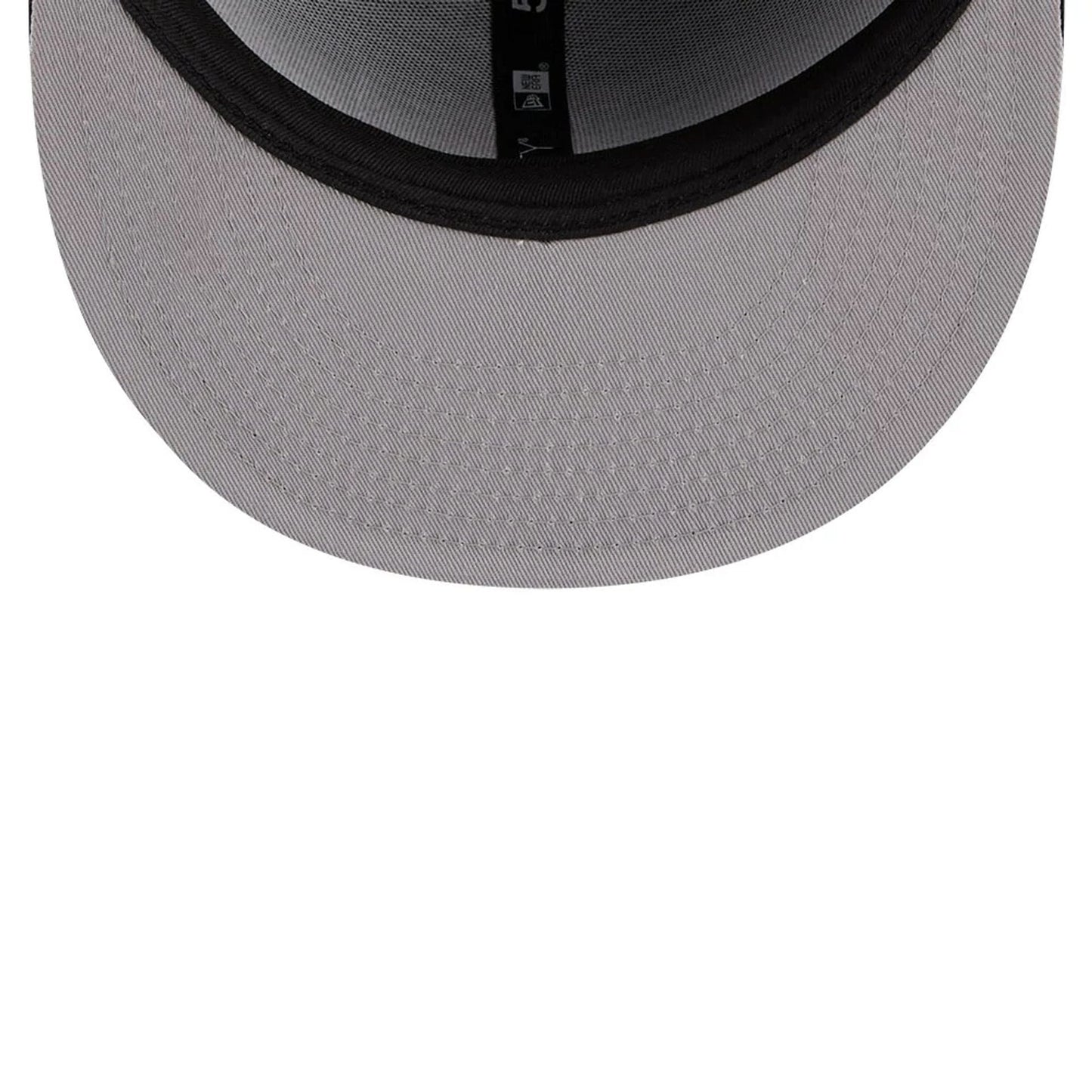 Pictured is this MLB X Looney Tunes Bugs Bunny Boston Red Sox 59FIFTY Fitted cap in navy. 2