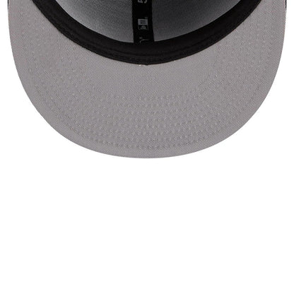 Pictured is this MLB X Looney Tunes Bugs Bunny Boston Red Sox 59FIFTY Fitted cap in navy. 2