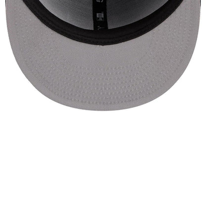 Pictured is this MLB X Looney Tunes Bugs Bunny Boston Red Sox 59FIFTY Fitted cap in navy. 2
