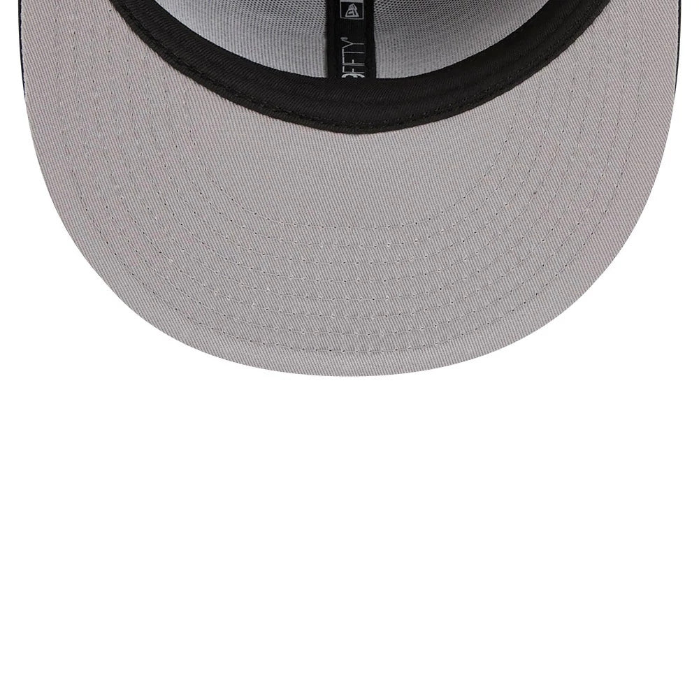 Pictured is this MLB X Looney Tunes Bugs Bunny Detroit Tigers 59FIFTY Fitted cap in navy. 2