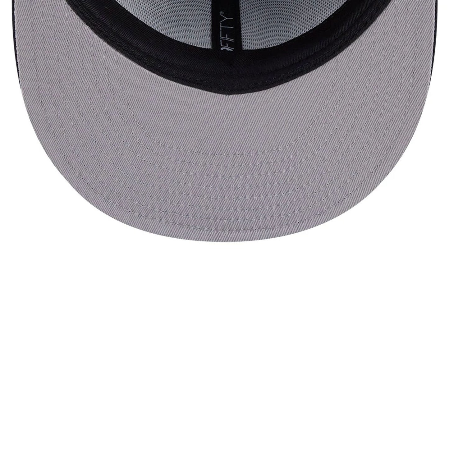 Pictured is this MLB X Looney Tunes Bugs Bunny New York Yankees 59FIFTY Fitted cap in navy. 2