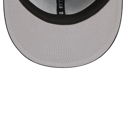 Pictured is this MLB X Looney Tunes Bugs Bunny New York Yankees 9FIFTY Snapback Adjustable cap in navy. 2