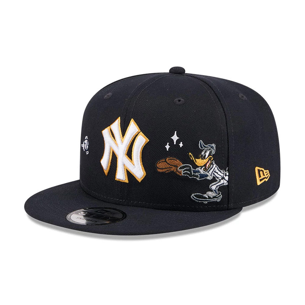 Pictured is this MLB X Looney Tunes Daffy Duck New York Yankees 9FIFTY Snapback Adjustable cap in navy. 1