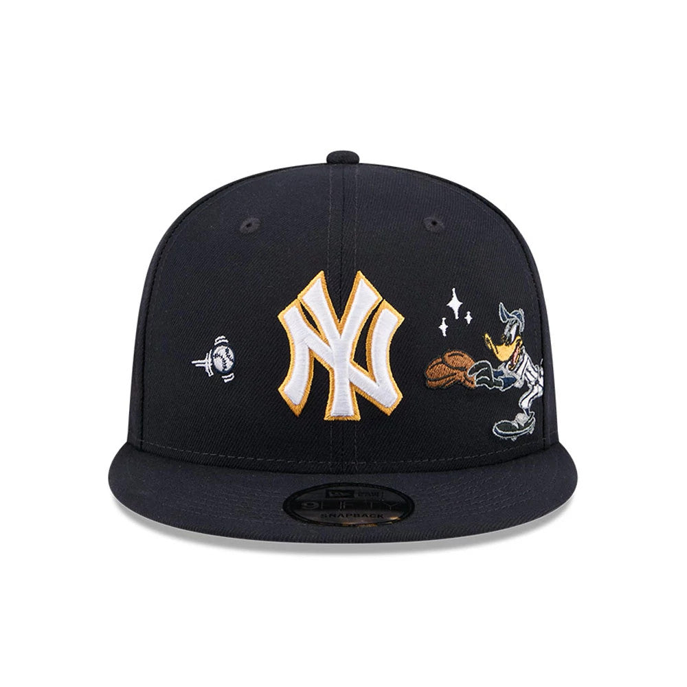 Pictured is this MLB X Looney Tunes Daffy Duck New York Yankees 9FIFTY Snapback Adjustable cap in navy. 3