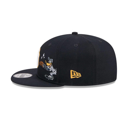Pictured is this MLB X Looney Tunes Daffy Duck New York Yankees 9FIFTY Snapback Adjustable cap in navy. 7