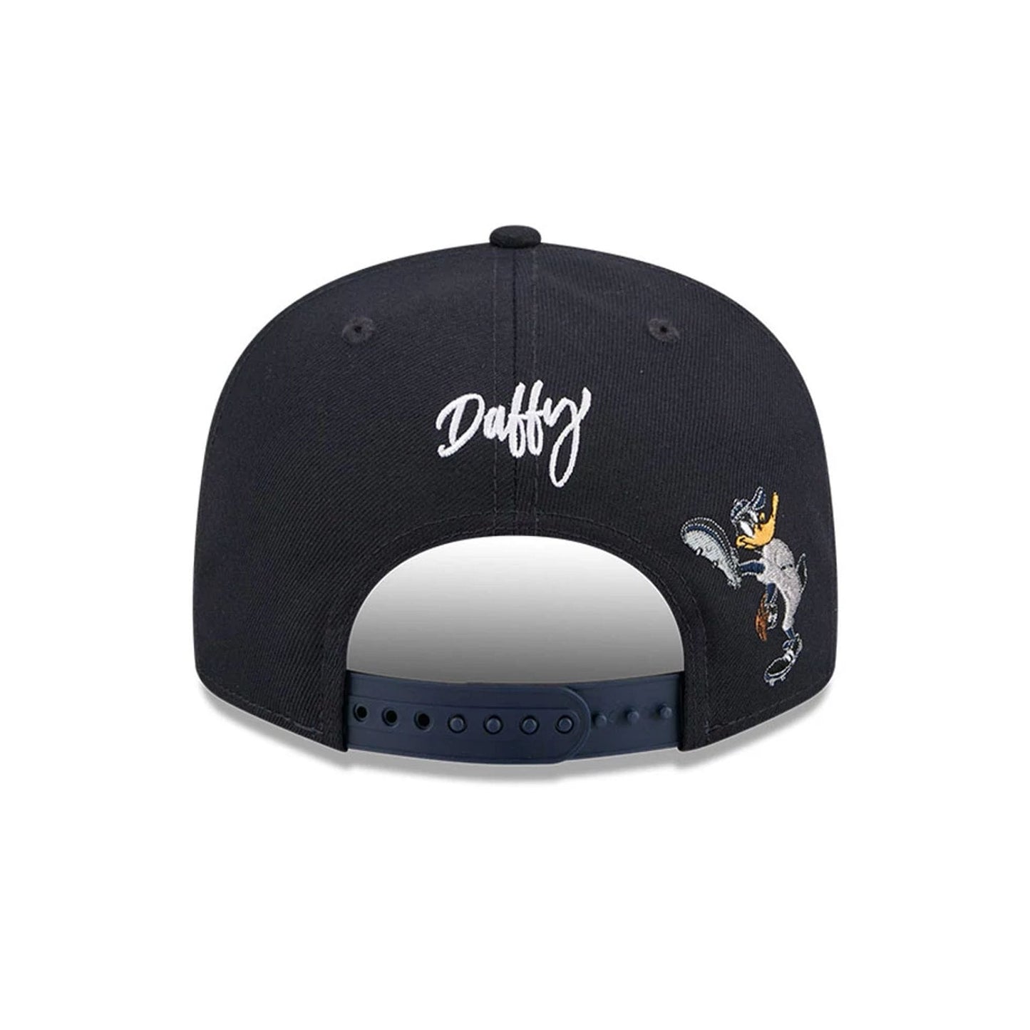 Pictured is this MLB X Looney Tunes Daffy Duck New York Yankees 9FIFTY Snapback Adjustable cap in navy. 5