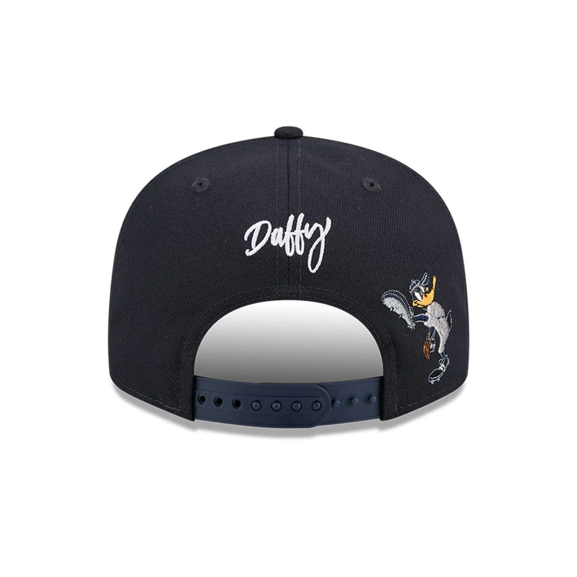 Pictured is this MLB X Looney Tunes Daffy Duck New York Yankees 9FIFTY Snapback Adjustable cap in navy. 5