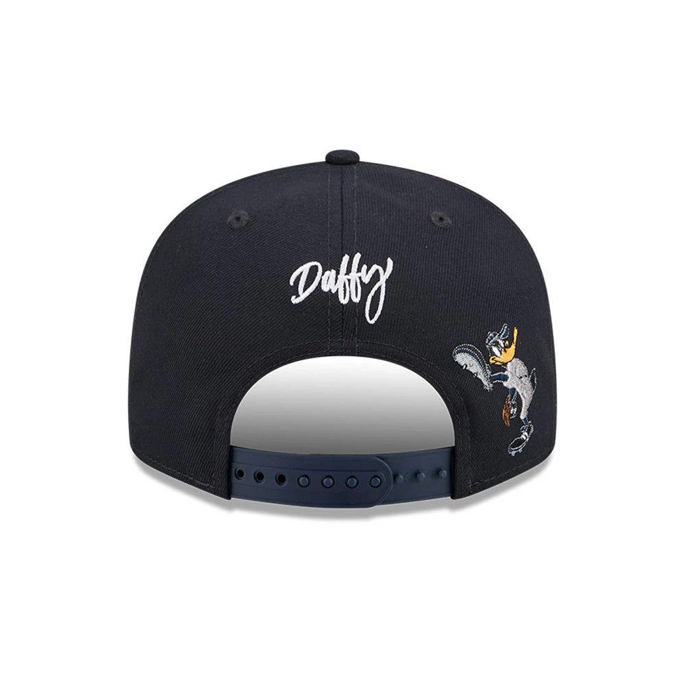 Pictured is this MLB X Looney Tunes Daffy Duck New York Yankees 9FIFTY Snapback Adjustable cap in navy. 5