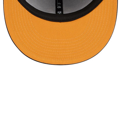 Pictured is this MLB X Looney Tunes Daffy Duck New York Yankees 9FIFTY Snapback Adjustable cap in navy. 2