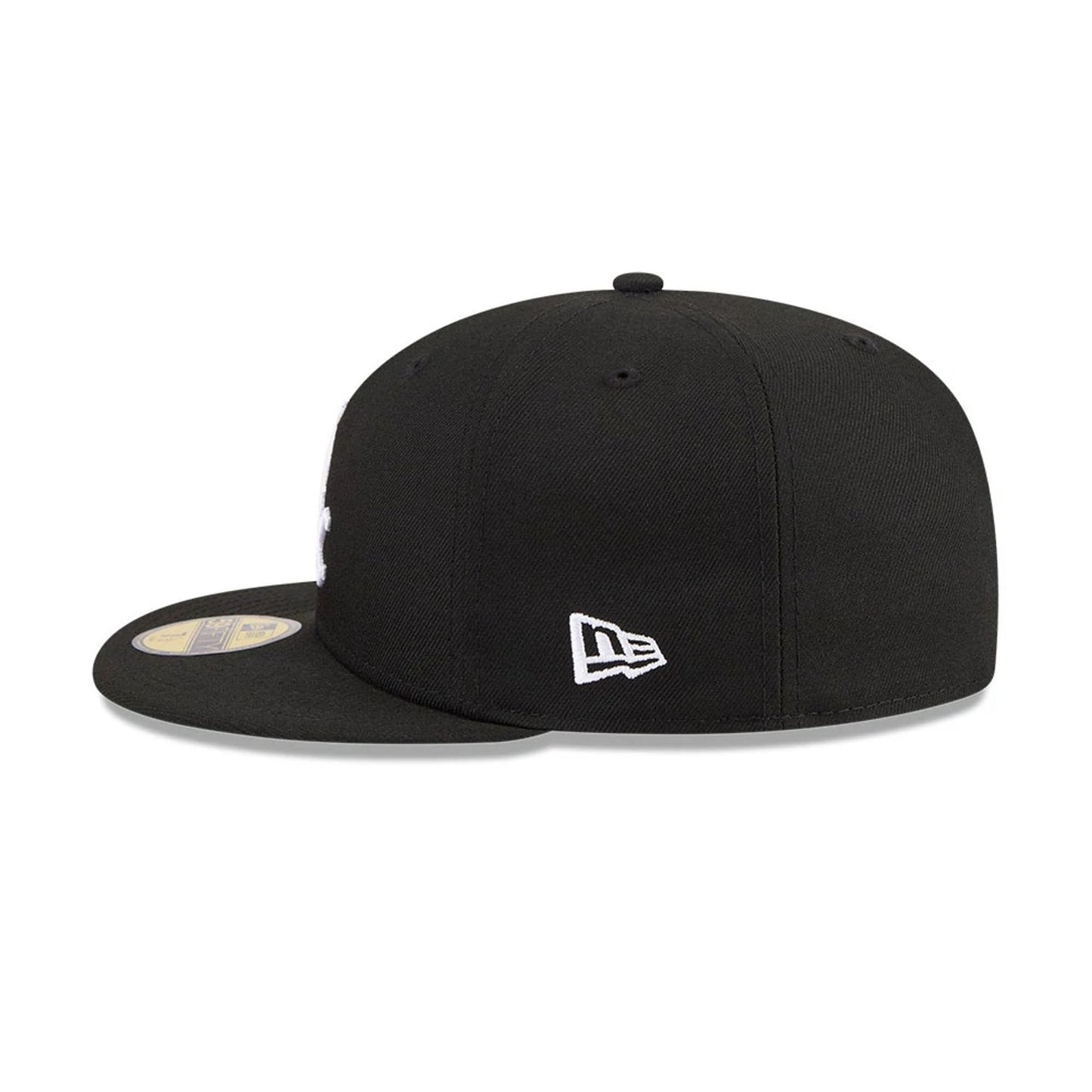 Pictured is this MLB Jackie Robinson Chicago White Sox 59FIFTY Fitted cap in black. 6