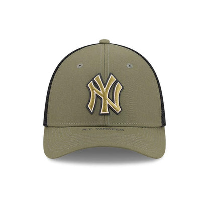 Pictured is this MLB Armed Forces Day 2026 New York Yankees 39THIRTY M-Crown Stretch Fit cap in green. 2