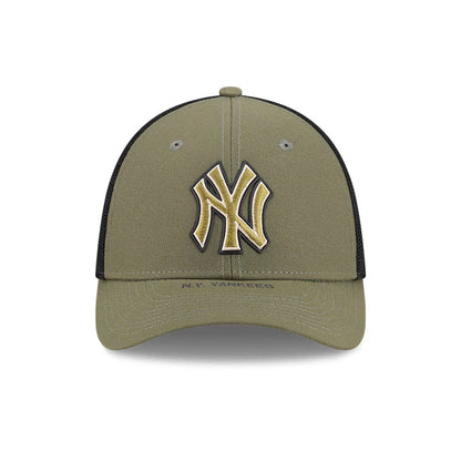 Pictured is this MLB Armed Forces Day 2026 New York Yankees 39THIRTY M-Crown Stretch Fit cap in green. 2