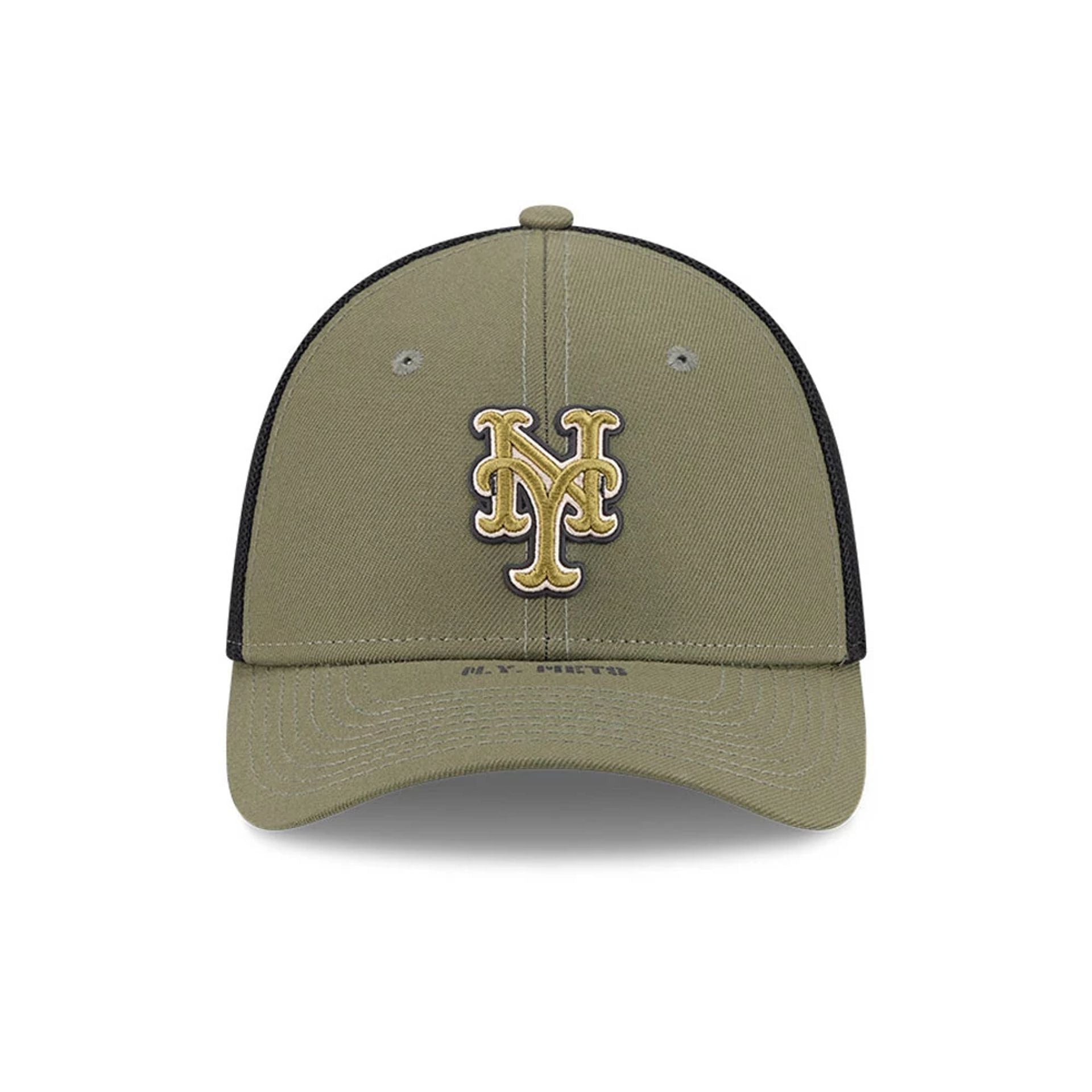 Pictured is this MLB Armed Forces Day 2026 New York Mets 39THIRTY M-Crown Stretch Fit cap in green. 2