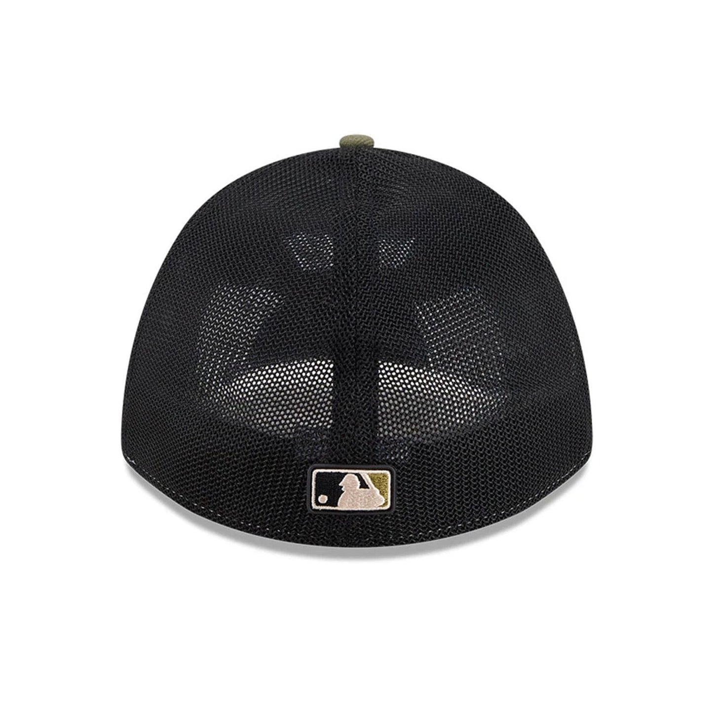 Pictured is this MLB Armed Forces Day 2026 New York Mets 39THIRTY M-Crown Stretch Fit cap in green. 4