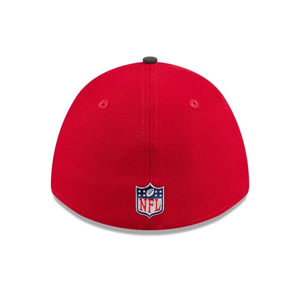 Pictured is this NFL Draft 2026 Tampa Bay Buccaneers 39THIRTY M-Crown Stretch Fit cap in red. 7