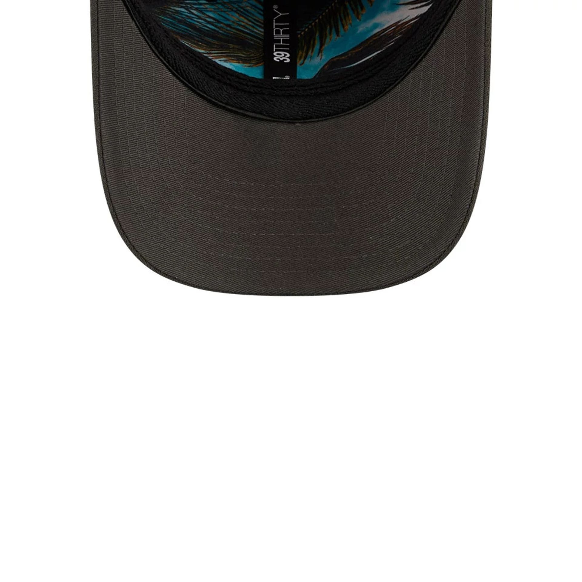Pictured is this NFL Draft 2026 Tampa Bay Buccaneers 39THIRTY M-Crown Stretch Fit cap in red. 8