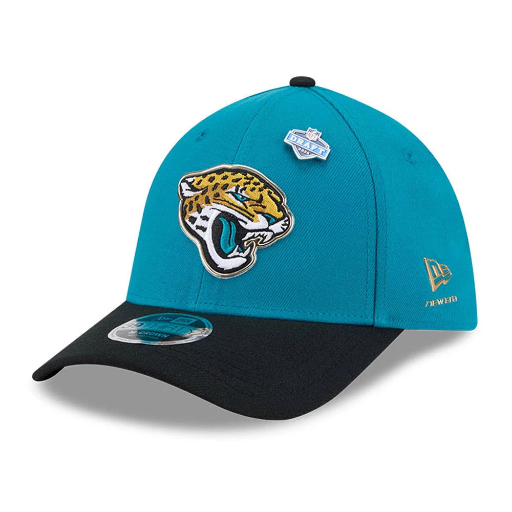 Jaguars NFL Draft 2026 Turquoise New Era 39THIRTY M-Crown Stretch Fit Cap, three-quarter view showing the raised jaguar logo in yellow, black, and teal embroidery on the front panel, black visor with a 39THIRTY size sticker.
