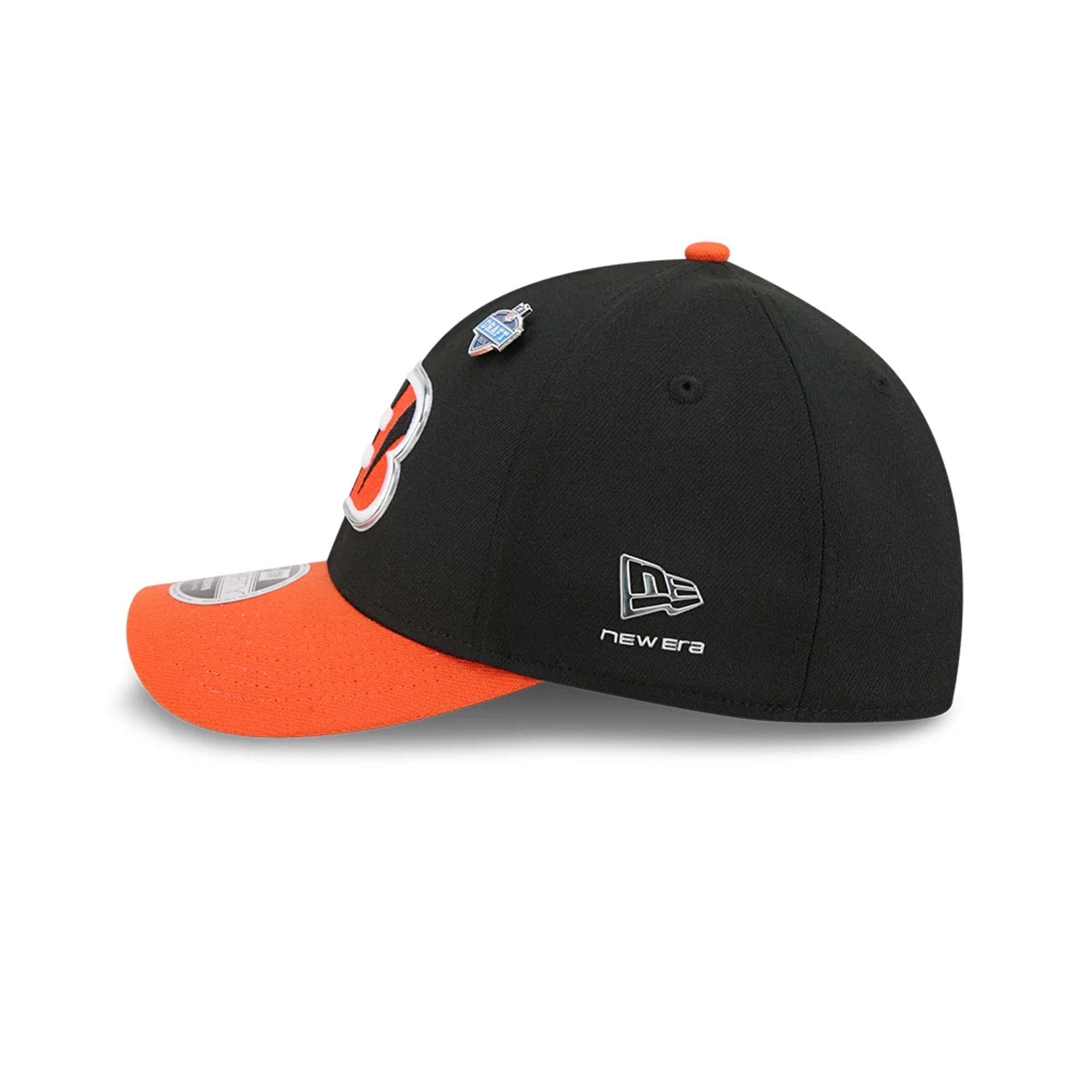 Pictured is this NFL Draft 2026 Cincinnati Bengals 39THIRTY M-Crown Stretch Fit cap in black. 6