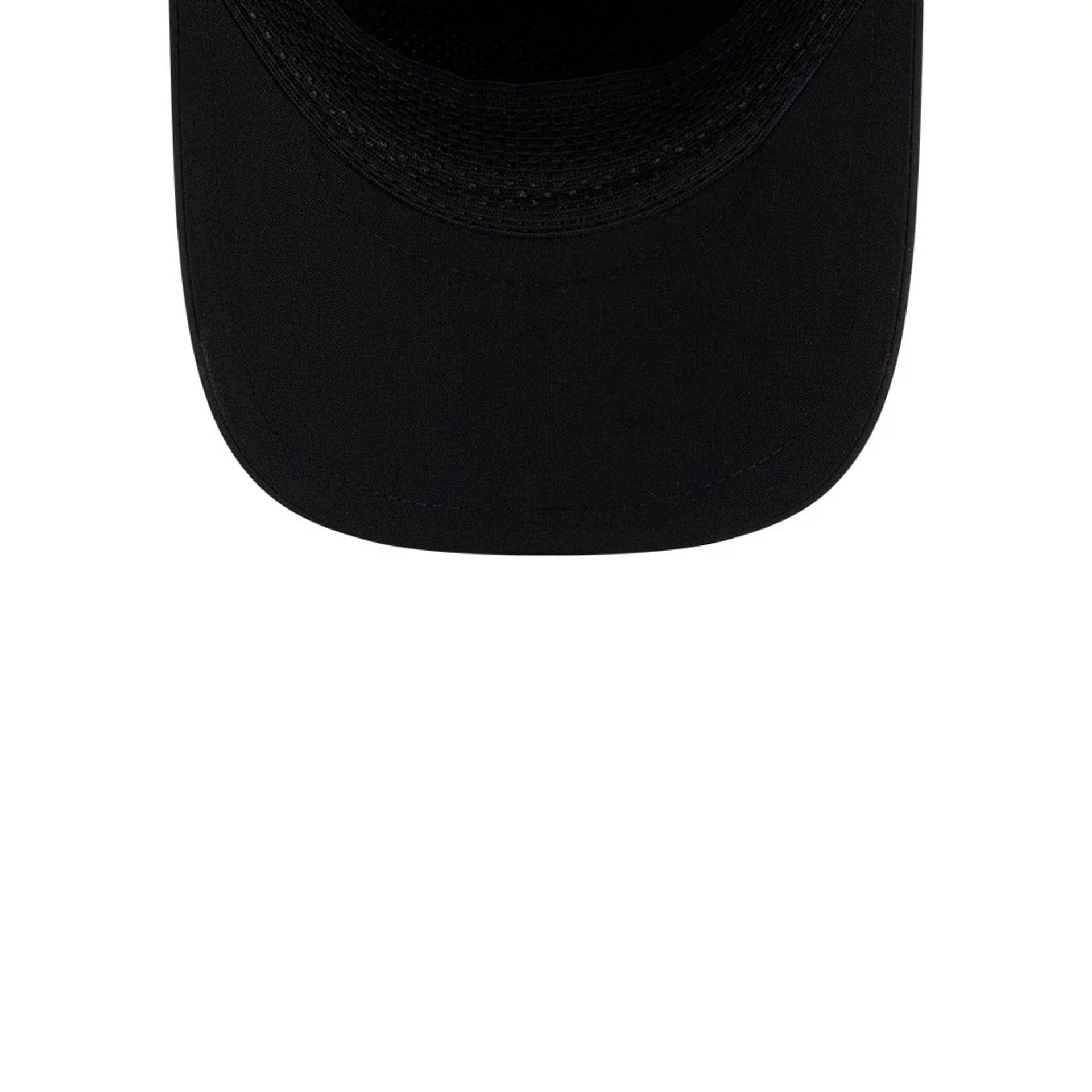 Pictured is this NHL Quickstrike LA Kings 9FORTY Apex cap in black. 7