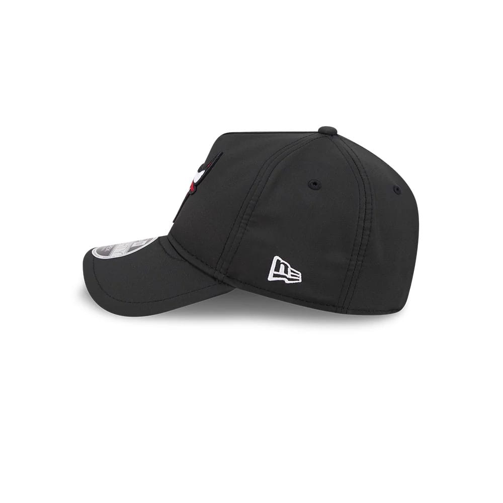 Pictured is this NBA Quickstrike Core Chicago Bulls 9FORTY Apex cap in black. 4