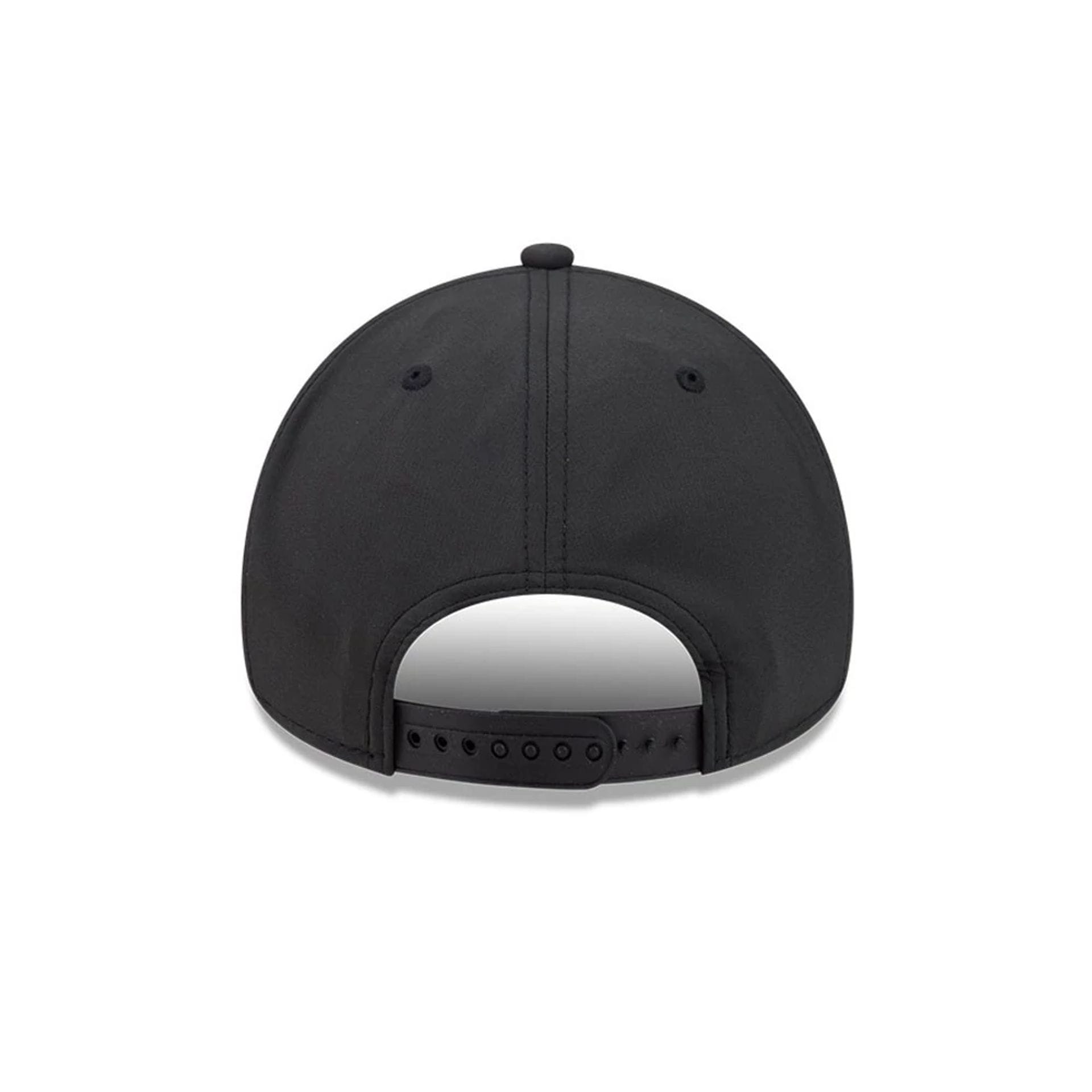 Pictured is this NBA Quickstrike Chicago Bulls 9FORTY Apex cap in black. 6
