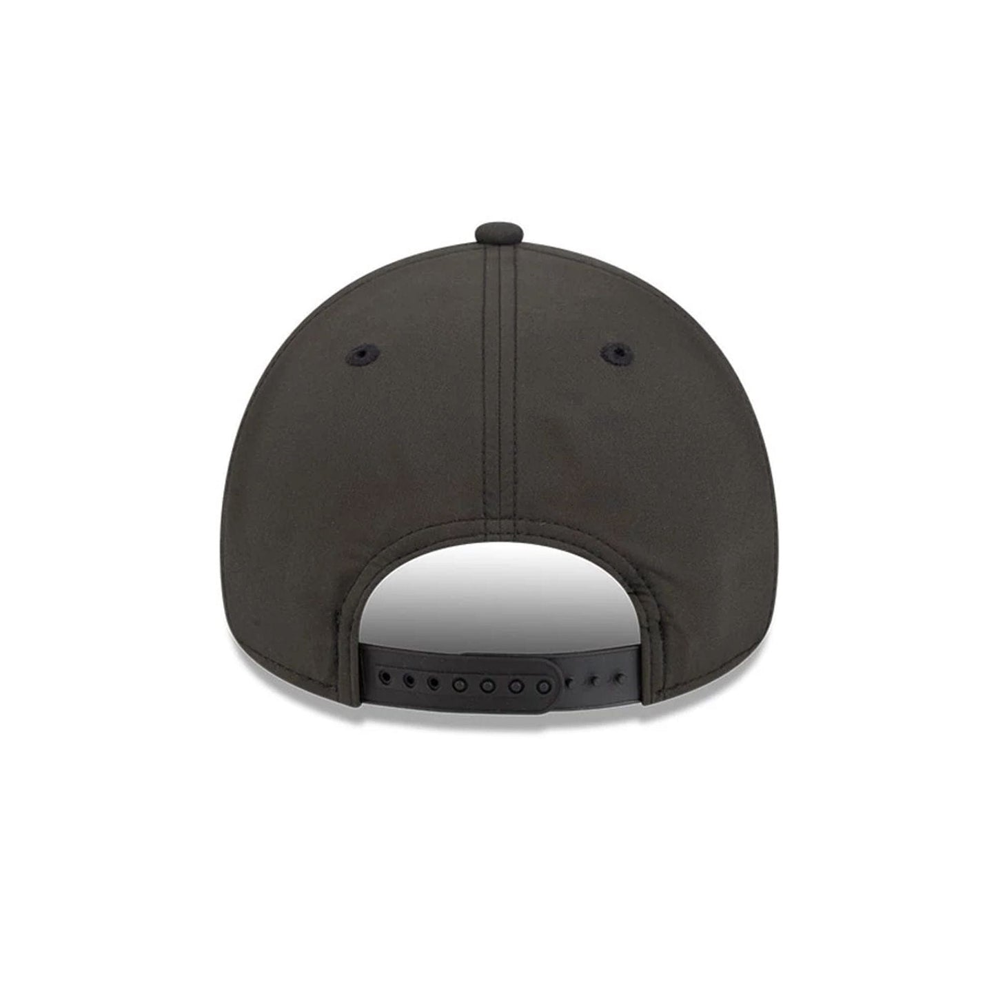 Pictured is this NBA Quickstrike Chicago Bulls 9FORTY Apex cap in black. 7